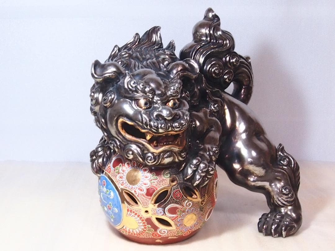 【希少・良品】九谷焼 狛犬 シルバー/銀色 玉乗り獅子/シーサー 魔除け 置物