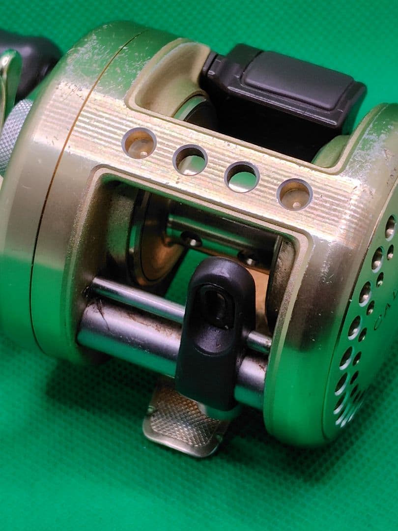 シマノ　ベイトリール　カルカッタ100XT