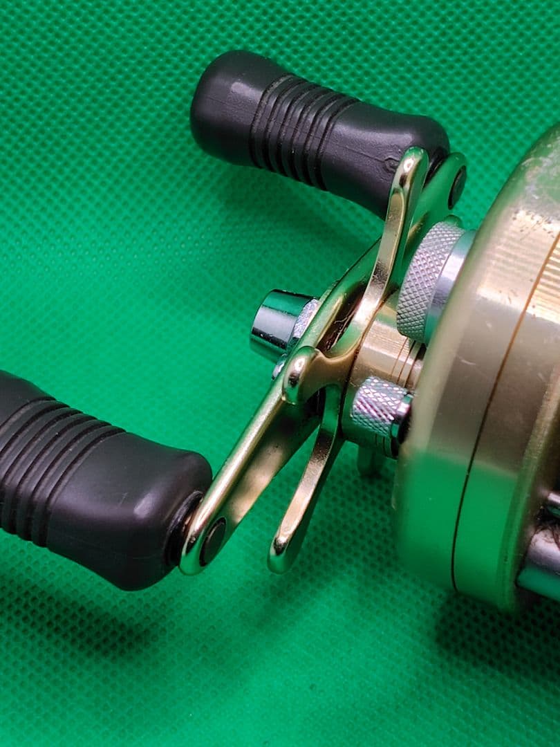 シマノ　ベイトリール　カルカッタ100XT