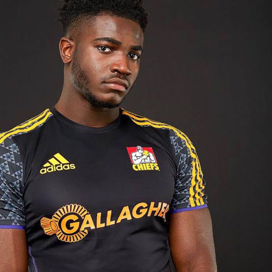 アディダス　チーフス　トレーニングジャージ