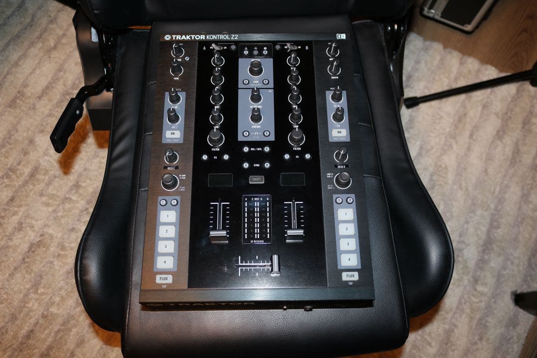 R*n様 TRAKTOR KONTROL Z2 DJコントローラー