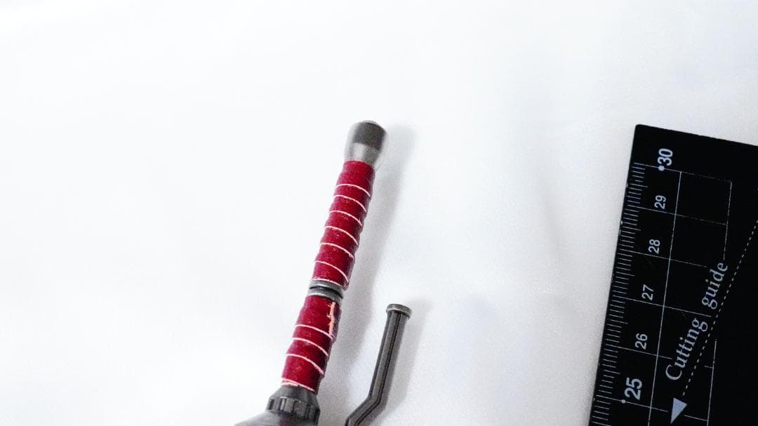 30cmデビルメイクライ4 レッドクイーン ミニ武器 キーホルダー アクセサリ