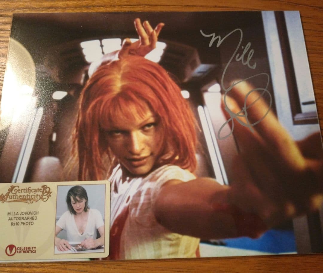ミラ・ジョヴォヴィッチ　直筆サイン　オートグラフ　8×10インチ　東京コミコン
