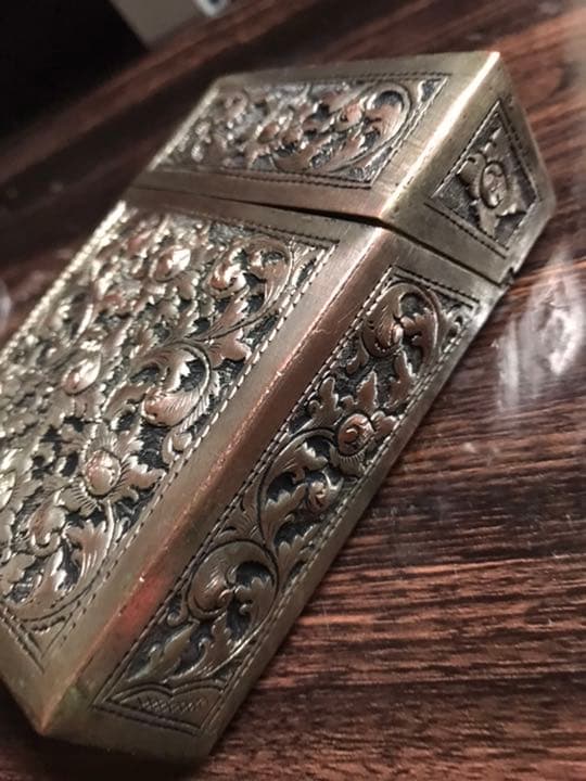 Saleパリ左岸のアンティーク　アラベスク彫刻細工スノッブな蓋物煙草入銅,銀.錫
