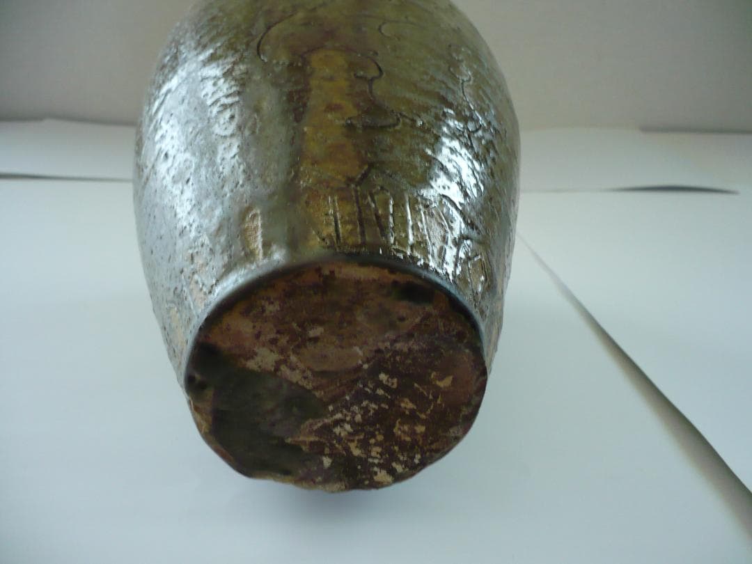 瀬戸焼　刻花紋瓶子　鎌倉時代