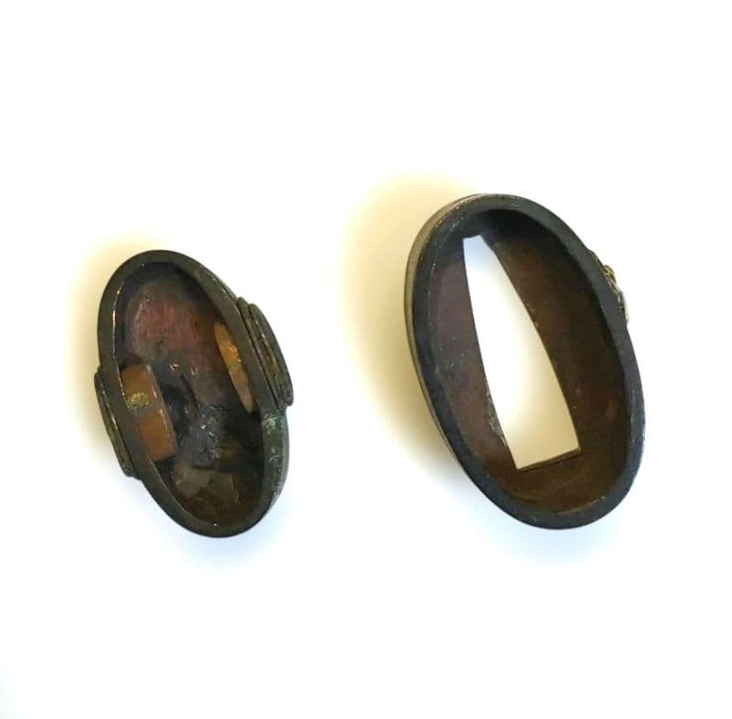 岩上亀図縁頭 赤銅魚子地？ 金象嵌 立体造形