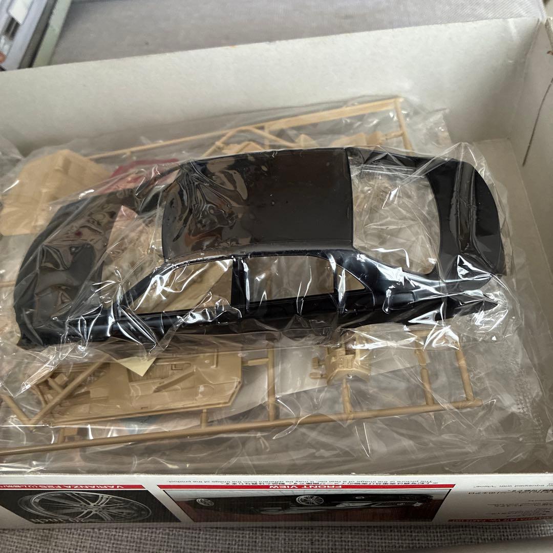 青島CROWN MAJESTA プラモデルキット