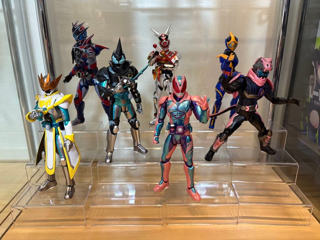 仮面ライダーリバイス　フィギュアーツセット