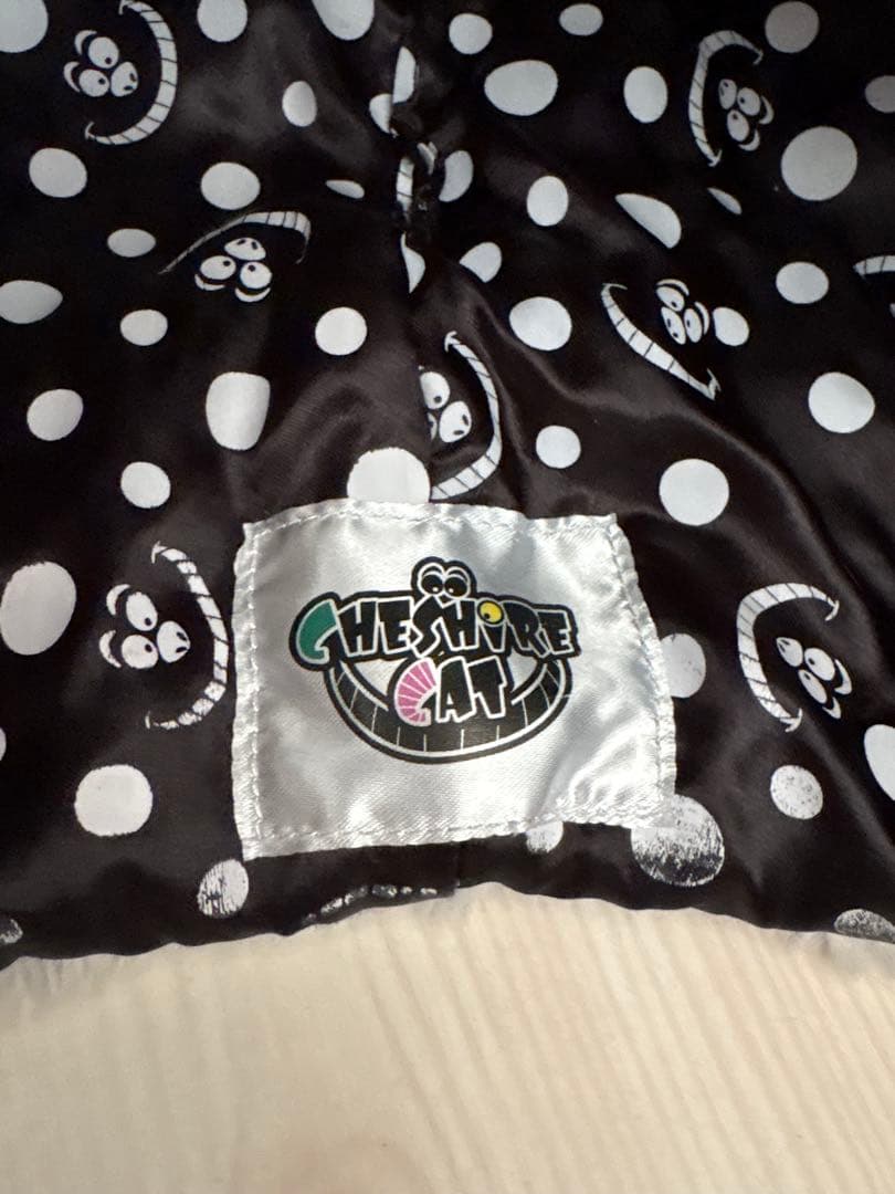 チェシャ猫デザインのファーキャップ