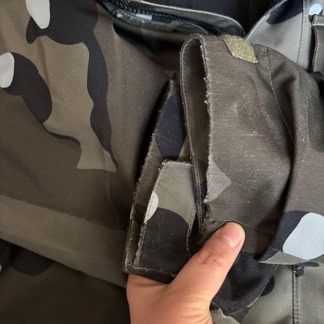 BURTON 迷彩柄 スノーボードウェア 140cm 150cm