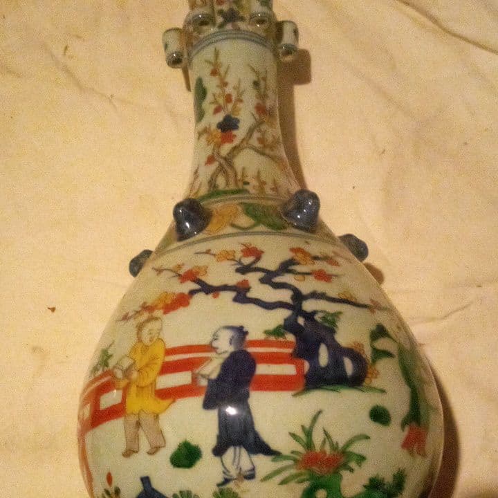 中国陶磁器　明万歴赤絵浮き彫り壺