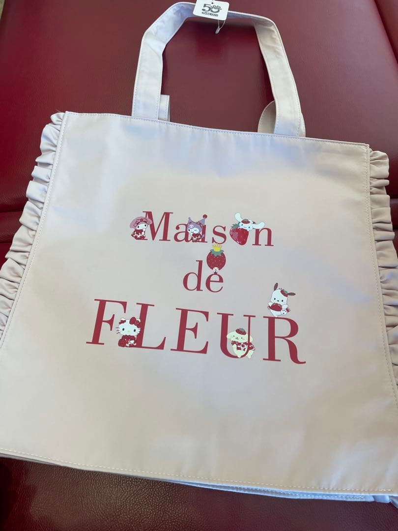 Maison de FLEUR いちご新聞　フリルトートバッグ　サンリオ ピンク