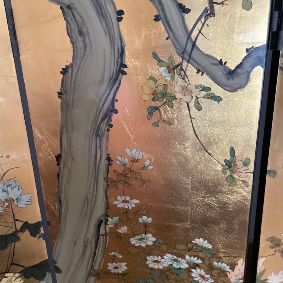 金箔の伝統的な日本の屏風