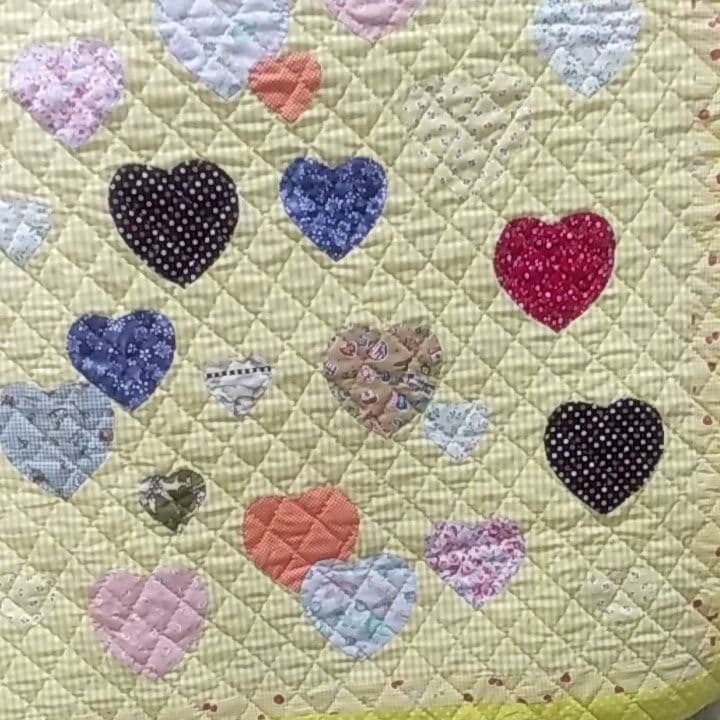 ☆値下げ☆幸せいっぱい黄色の手縫いパッチワークキルト