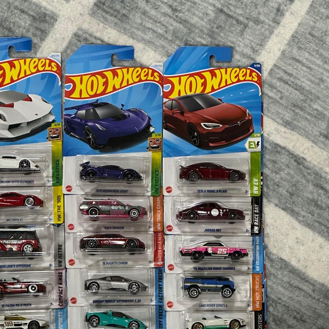 ホットウィール ベーシック 36台セット⑯ フェラーリ シルバラード等