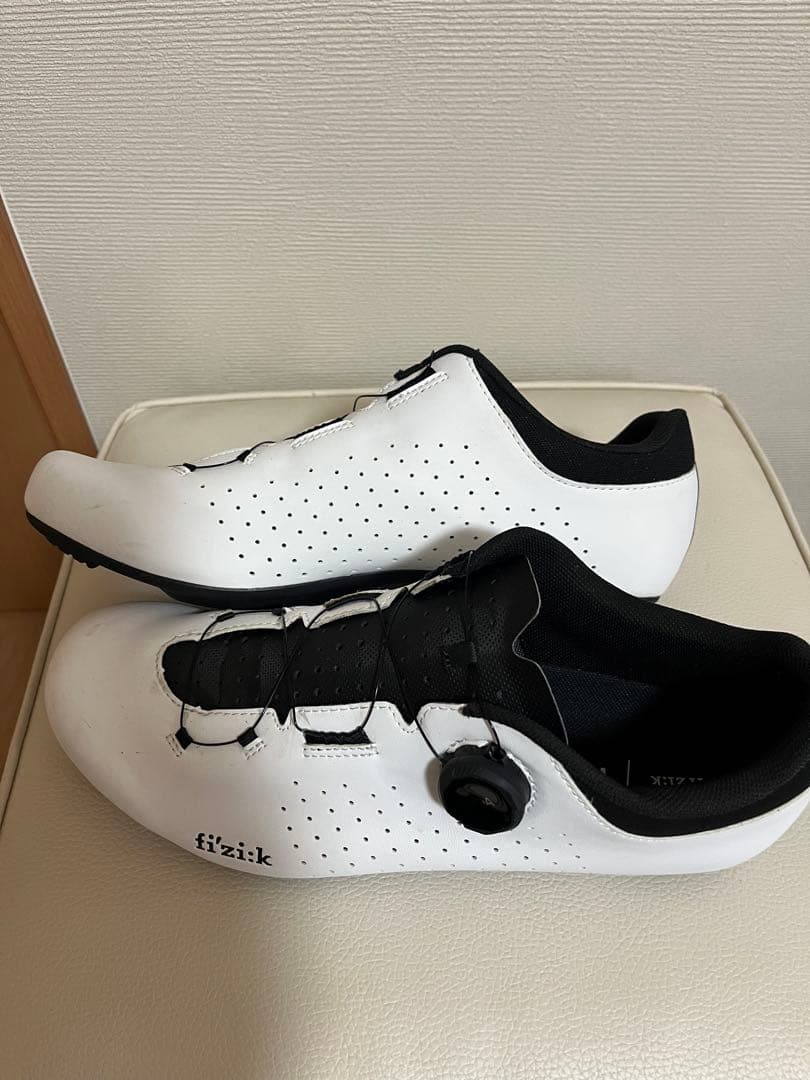 fi'zi:k VENTO OMN シューズ ホワイト/ブラック サイズ44
