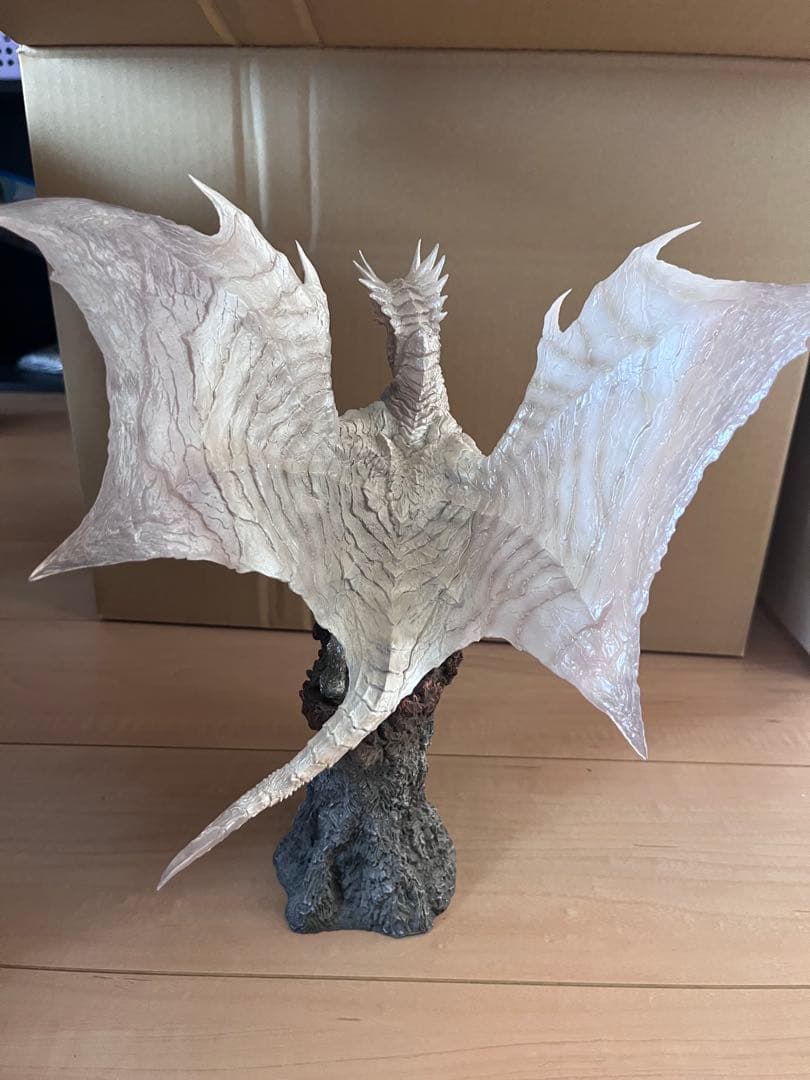 <絶版>カプコンフィギュアビルダークリエイターズモデル クシャルダオラ　脱皮