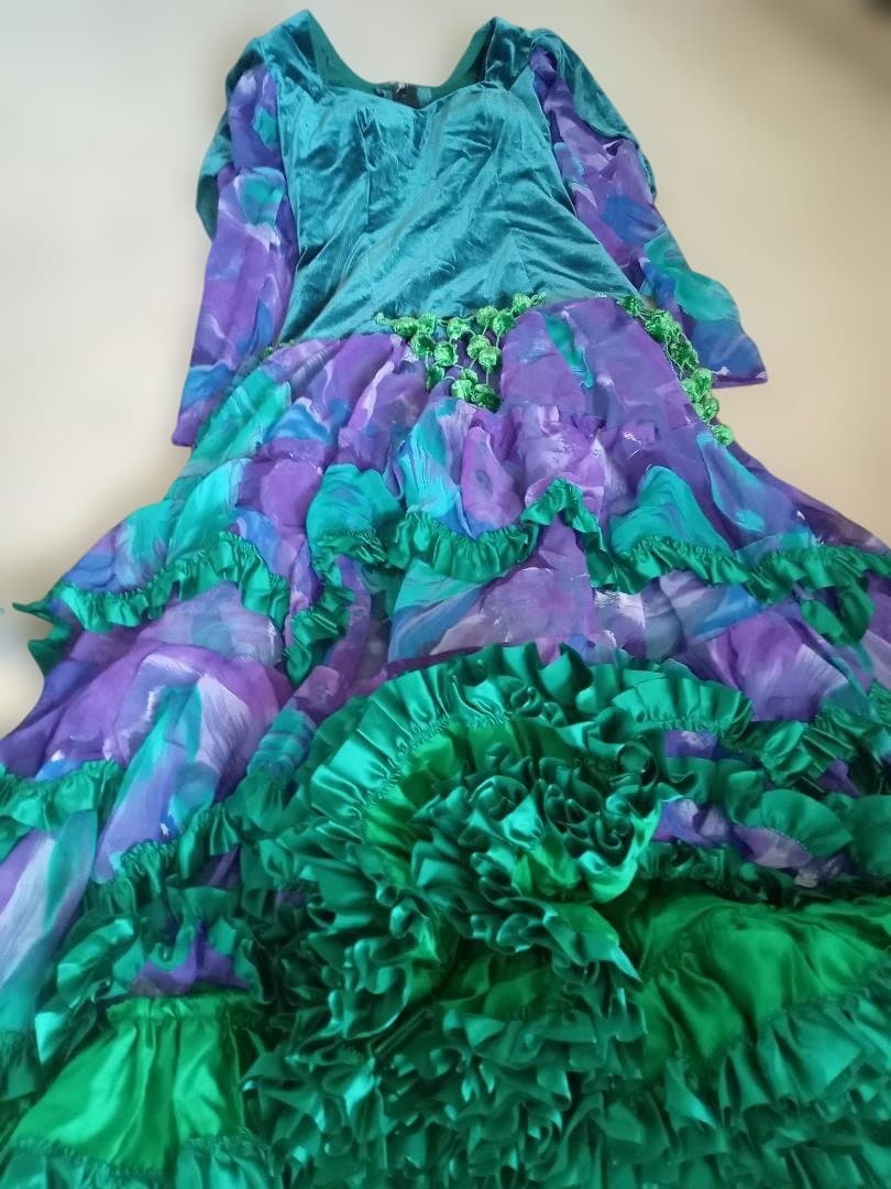 フラメンコドレス 紫と緑のグラデーション