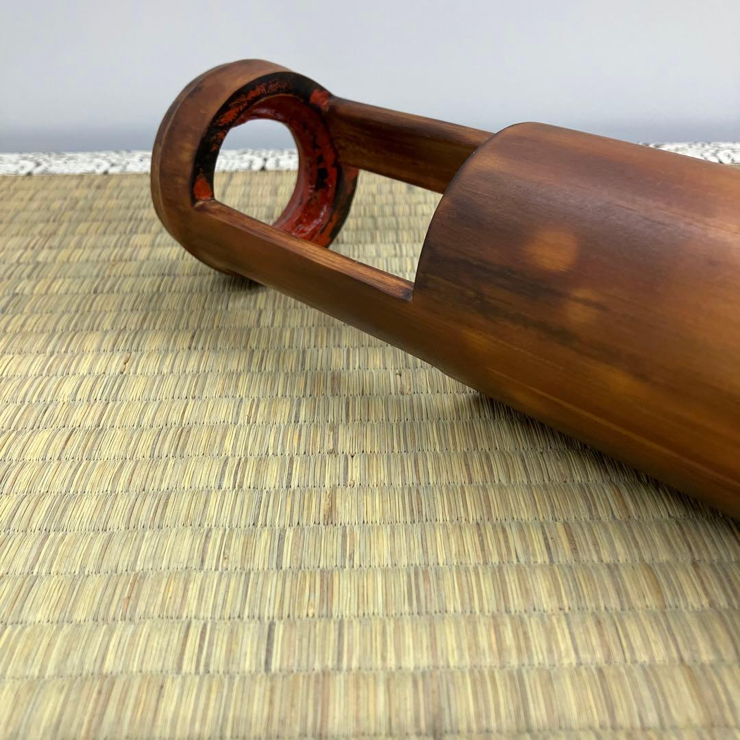 竹の花入　銘あり　根来塗