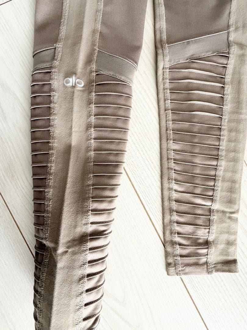 【人気完売品】alo yoga アローヨガ ハイウエスト モト レギンス