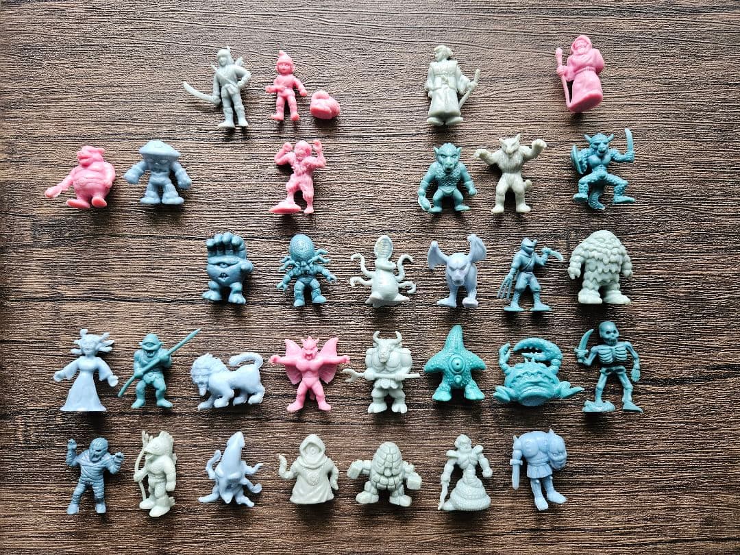 ネクロスの要塞フィギュアセット213体＋魔法チップ1枚　消しゴム大量まとめ