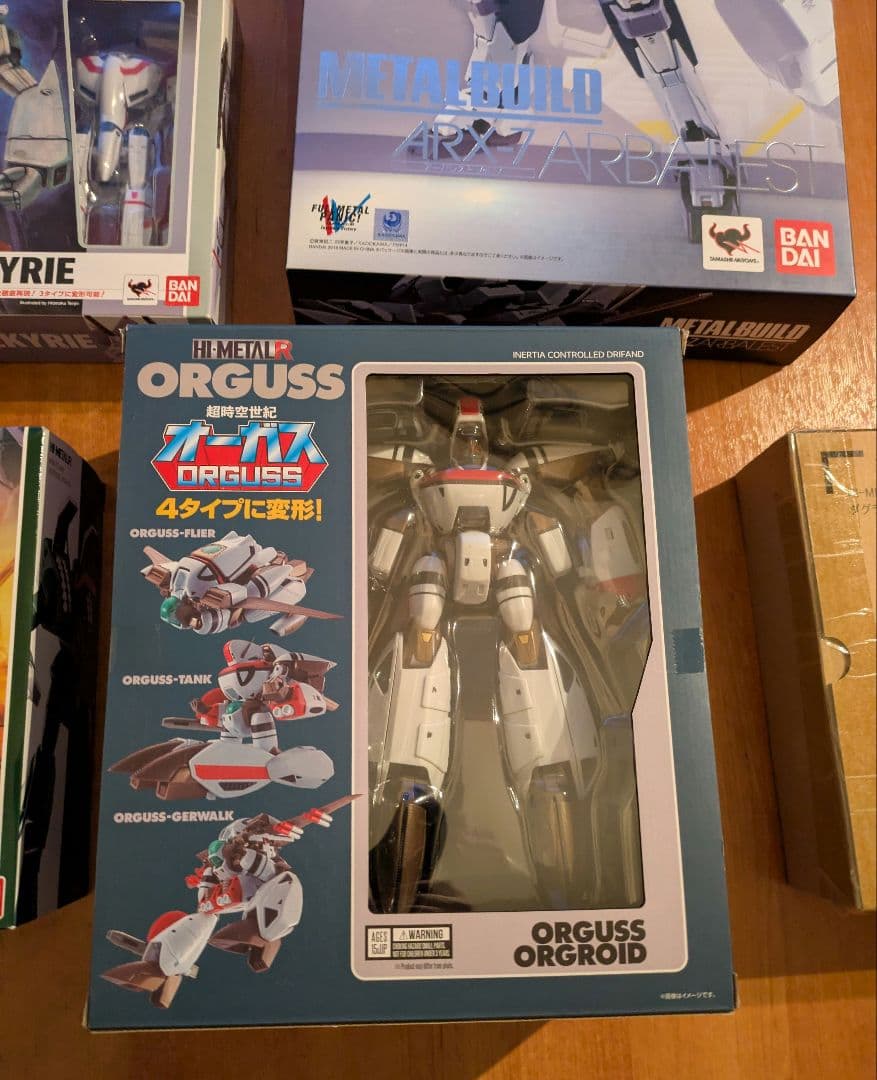 新品　リアルロボット　メタルフィギュア