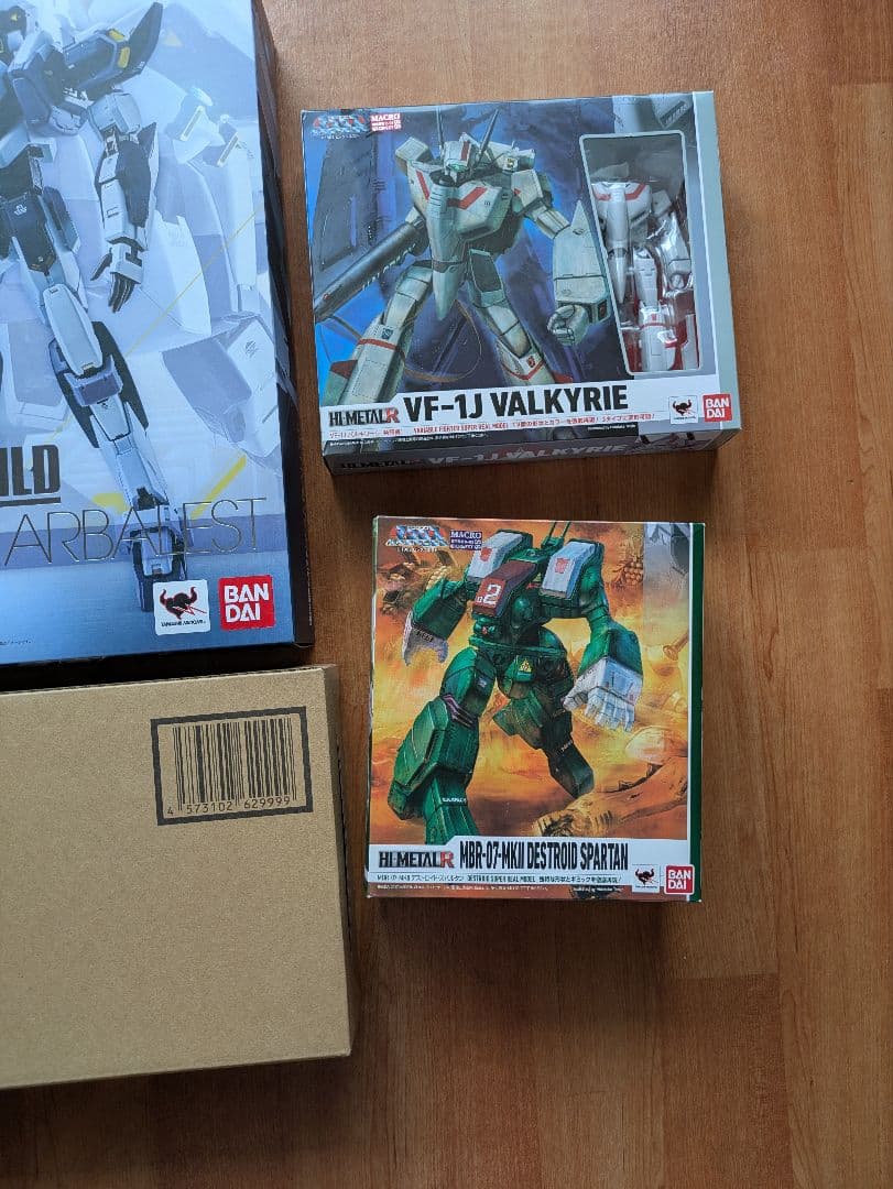 新品　リアルロボット　メタルフィギュア