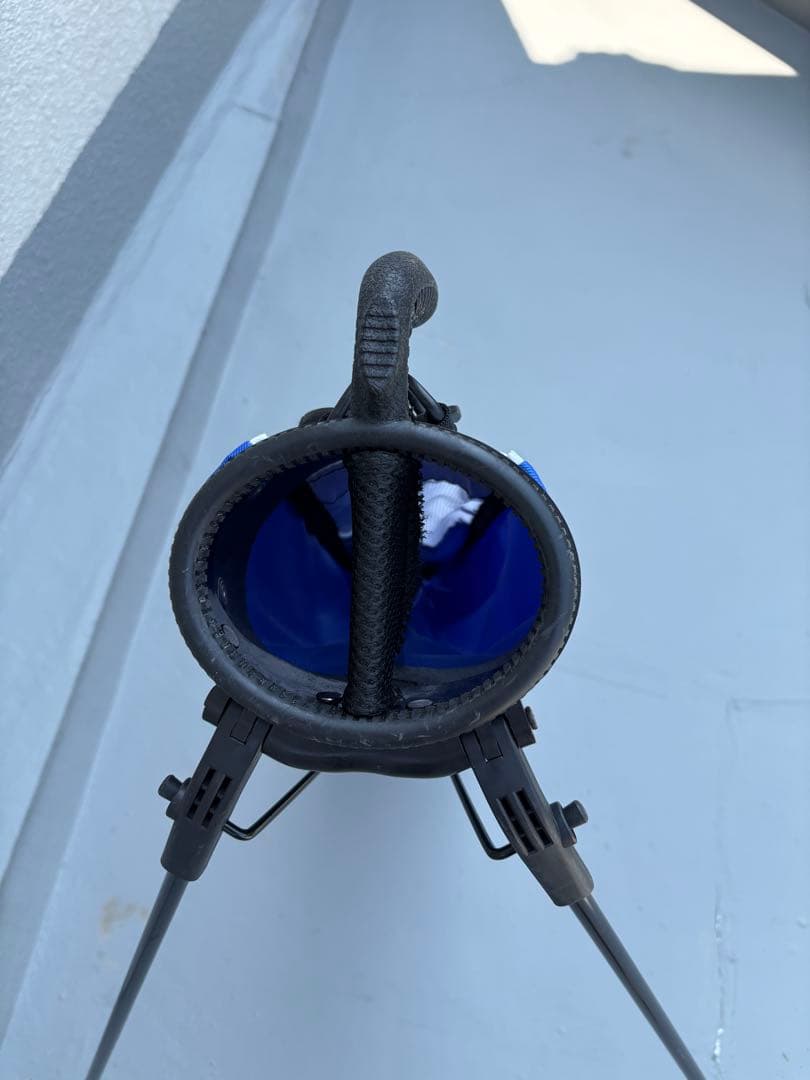 スタンド付きゴルフバッグと練習器具セット