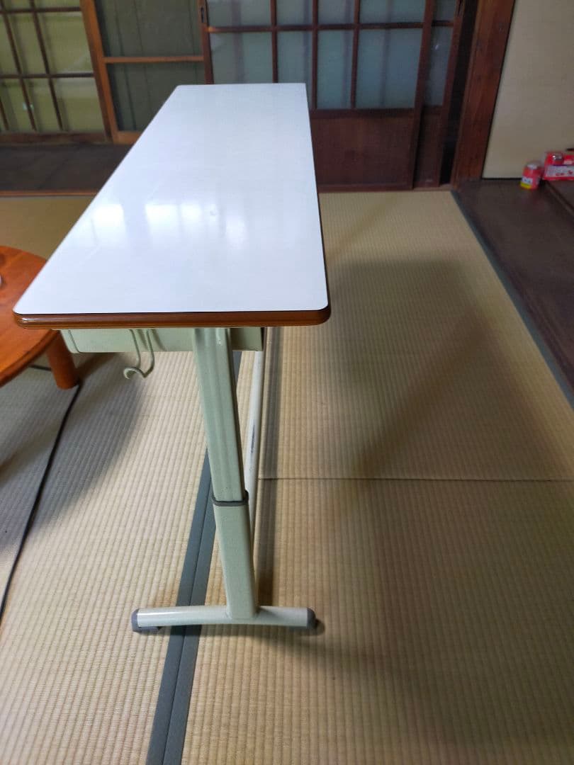 高さ調整可能テーブル幅約35✕長さ120センチ。丈夫で、ぐらつきありません。
