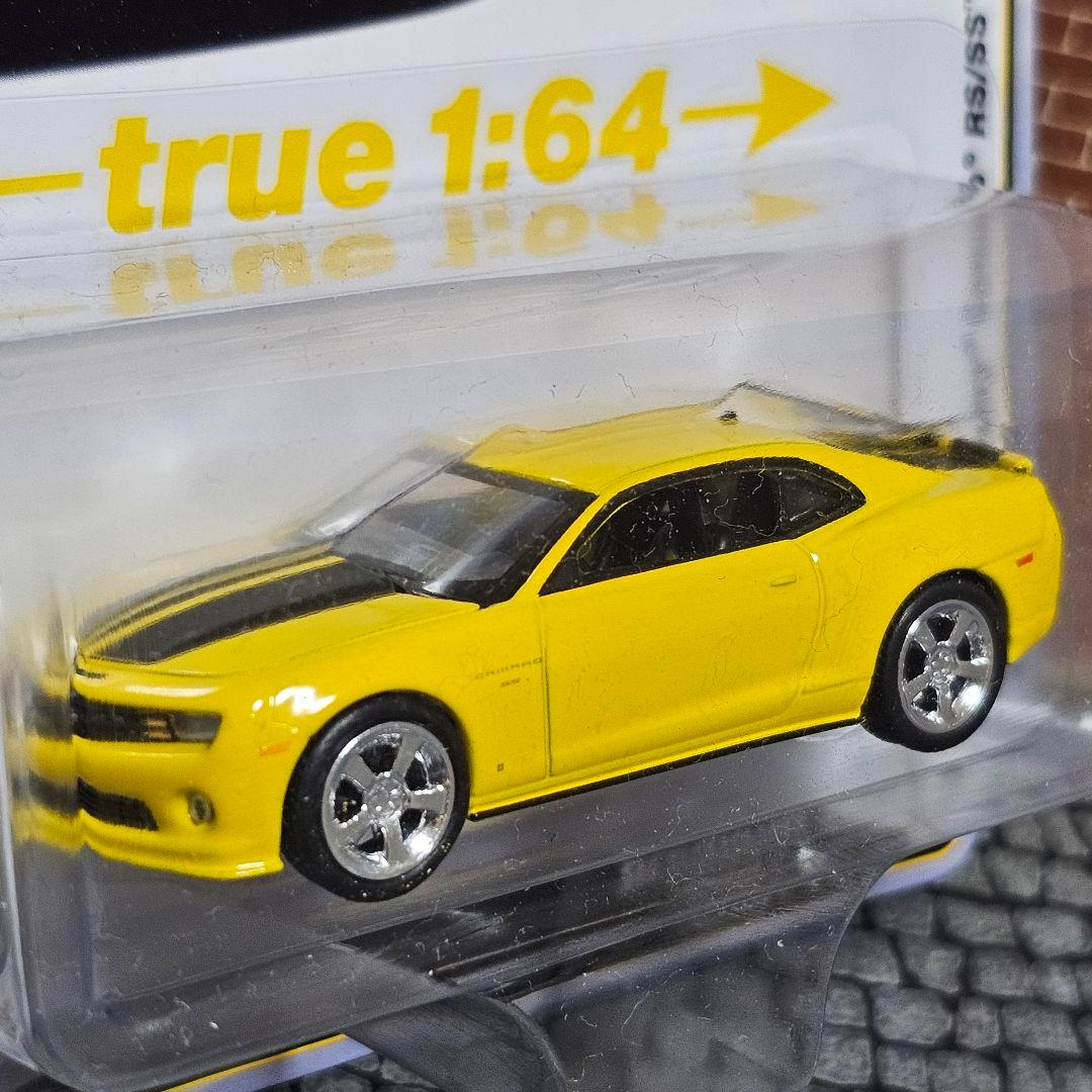 オートワールド　2010　シボレー　カマロ　SS　1/64　イエロー　新品未開封