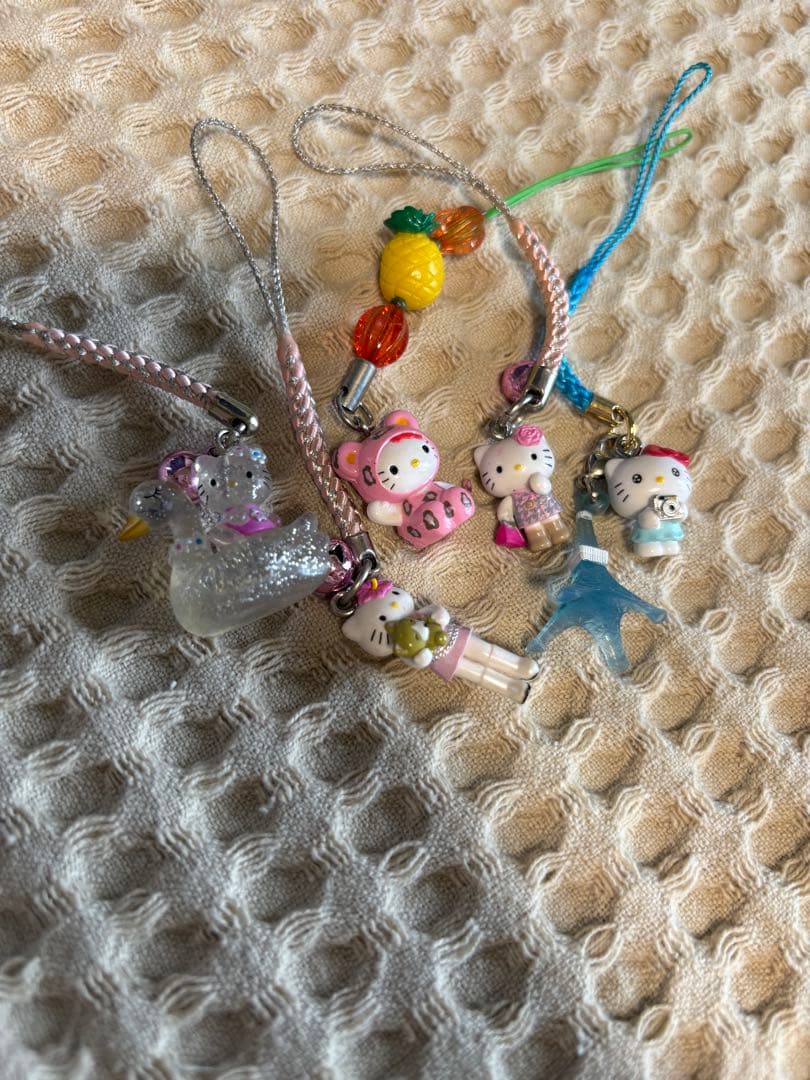 ご当地キティ　根付けストラップ等　61点　まとめ売り