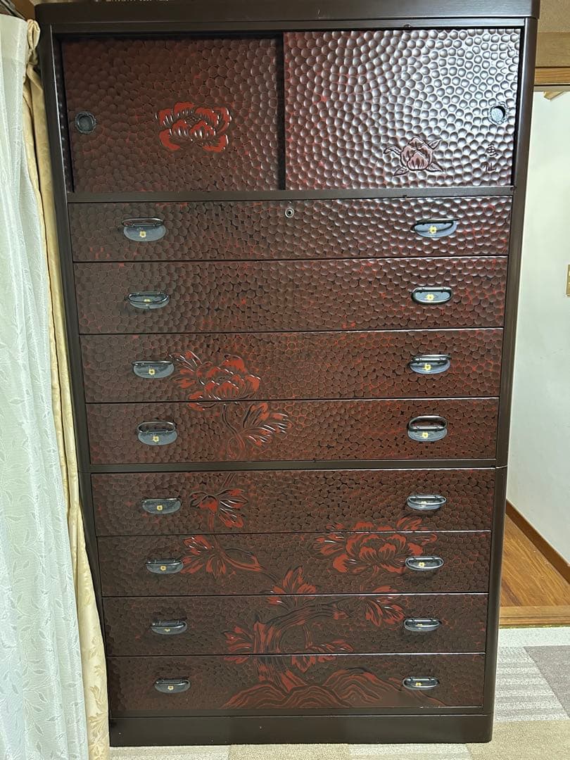 鎌倉彫　佐藤恵仙作　高級桐和箪笥８段引き出し 彫刻花模様
