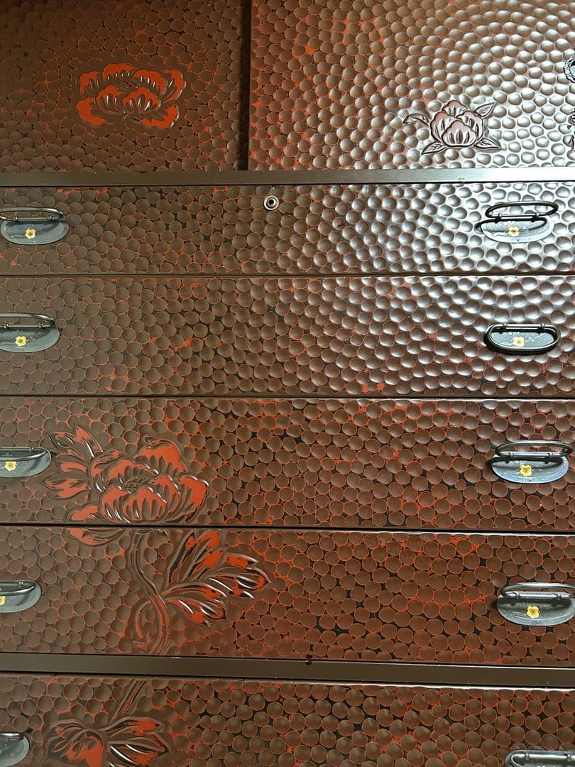 鎌倉彫　佐藤恵仙作　高級桐和箪笥８段引き出し 彫刻花模様