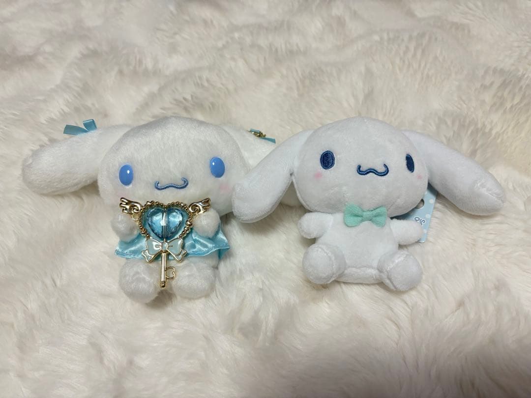 シナモン　シナモロール　ぬいぐるみ　バッグチャームKEY