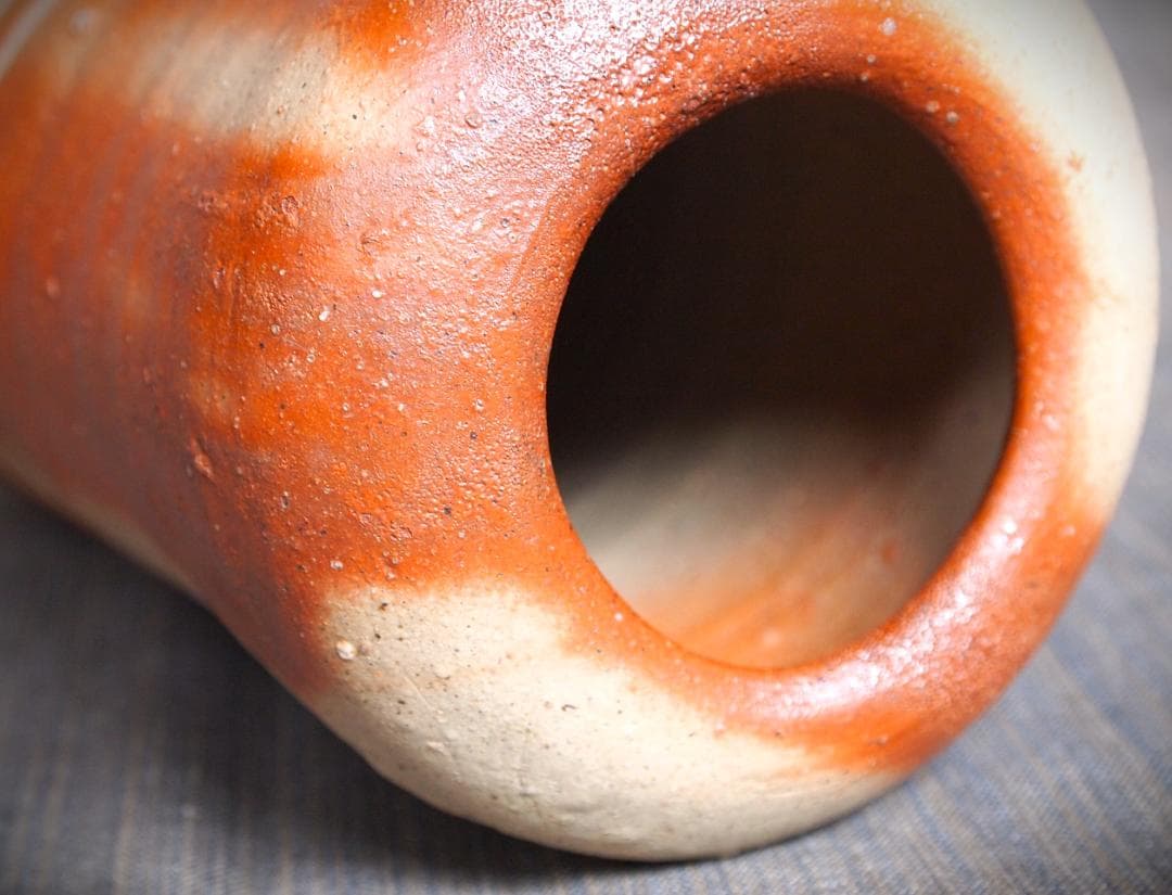 人気作家★金重有邦【師：金重素山、金重陶陽】★備前緋襷花入★共箱・布