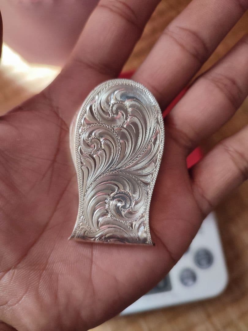 銀色の金属製の馬蹄形デザイン 37.4g