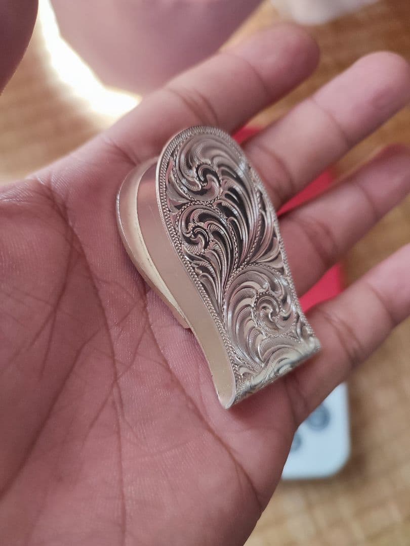 銀色の金属製の馬蹄形デザイン 37.4g