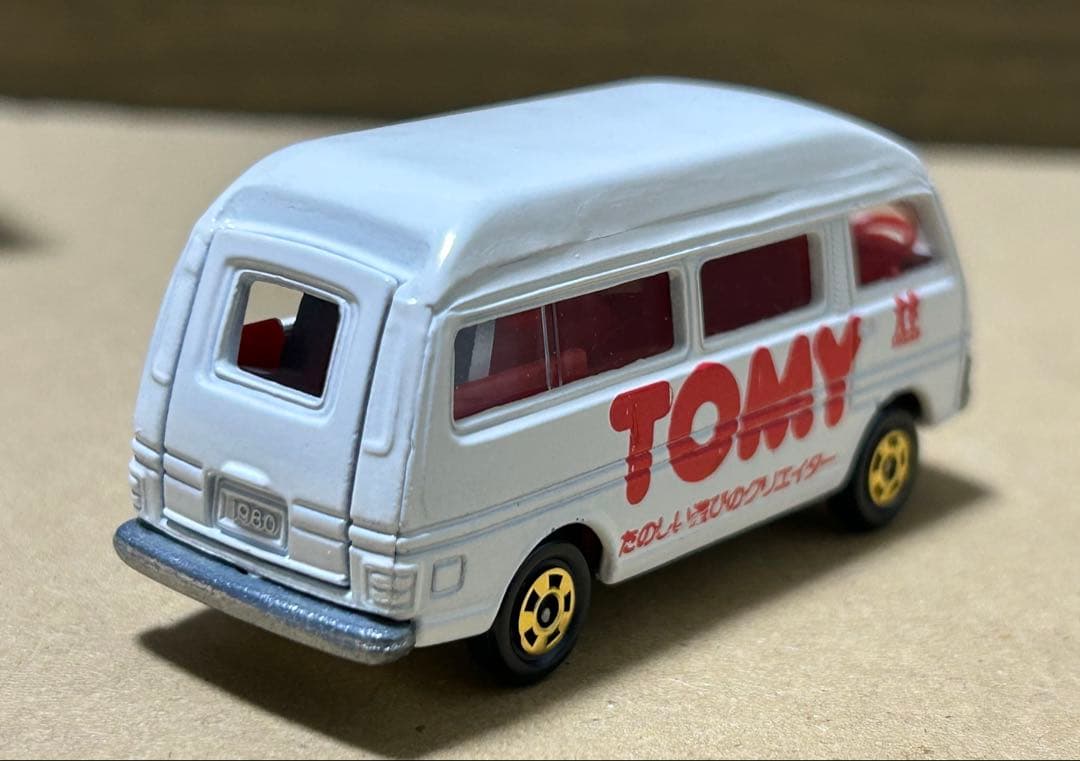 トミカ 日産 キャラバン ハイルーフバン