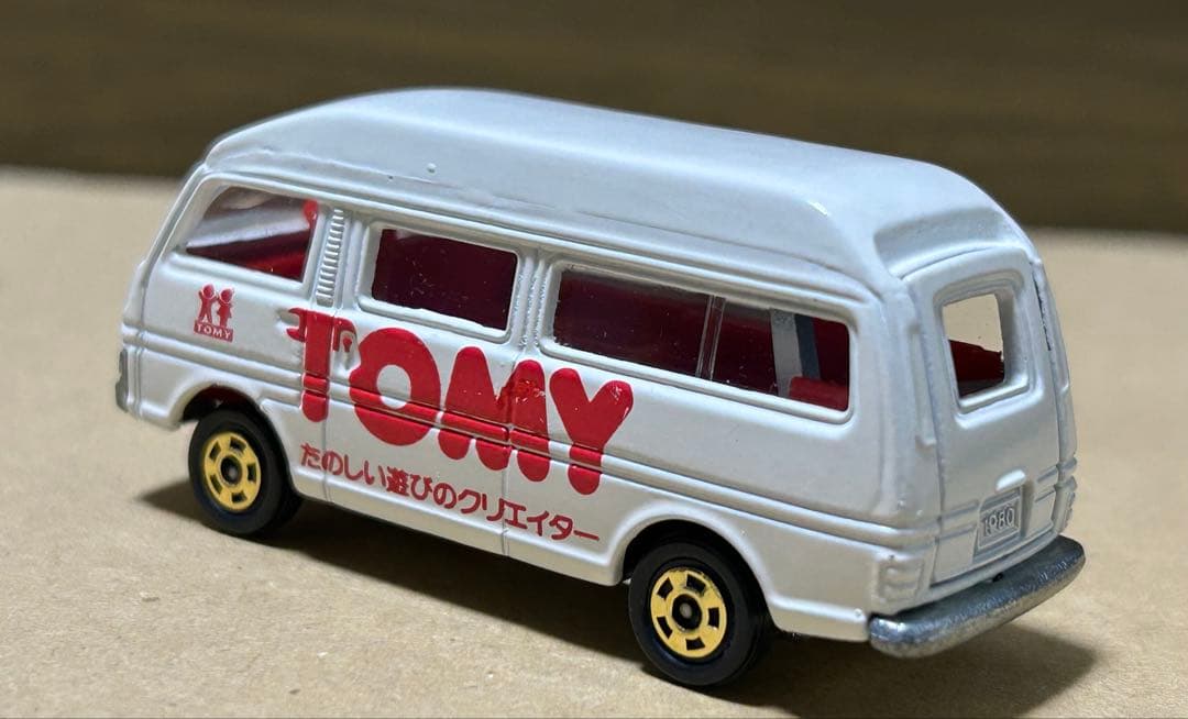 トミカ 日産 キャラバン ハイルーフバン