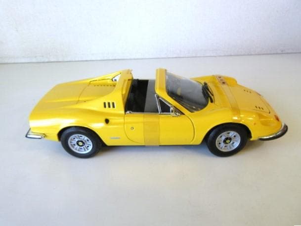 特価 Hot Wheels 1/18 フェラーリ Dino246GTS イエロー