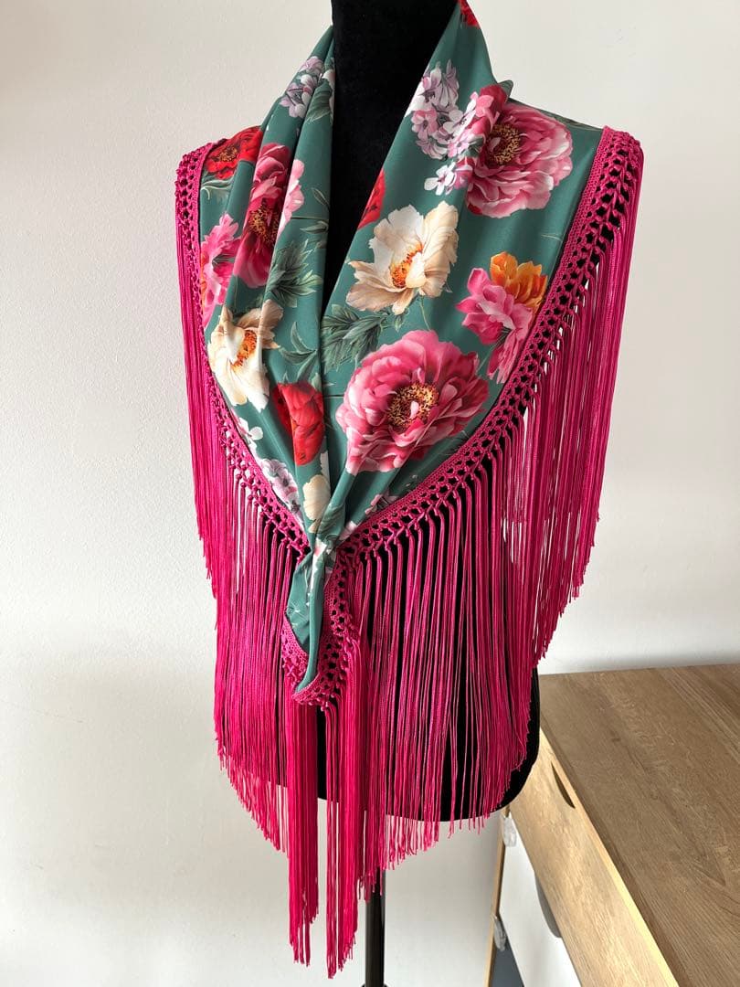 フラメンコ　マントンシージョ　グリーンxカラフル花柄　フクシアピンクフレコ