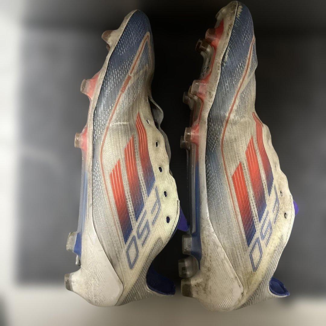 050 サッカーシューズ スパイク ホワイト/レッド/ブルー