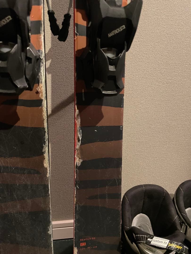 フォルクル　スキー　フリースキー　サロモン　スキーブーツ