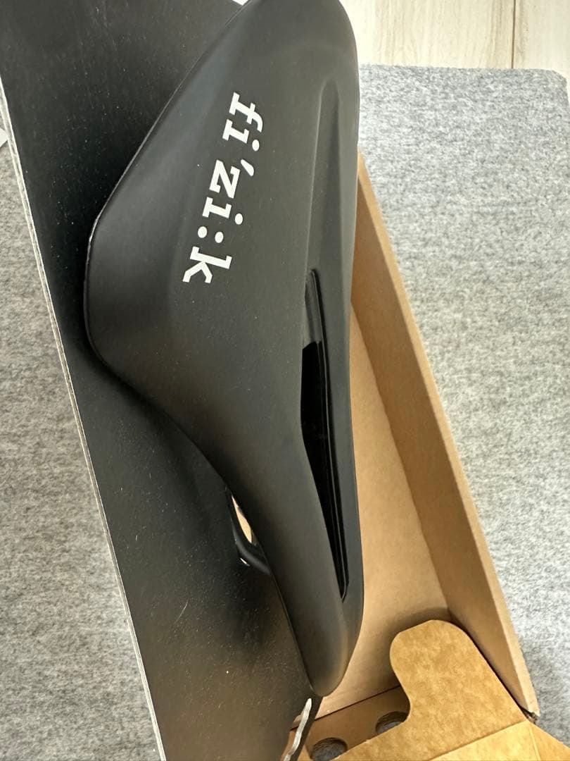 fi'zi:k ARGO vento R5 サドル 150mm