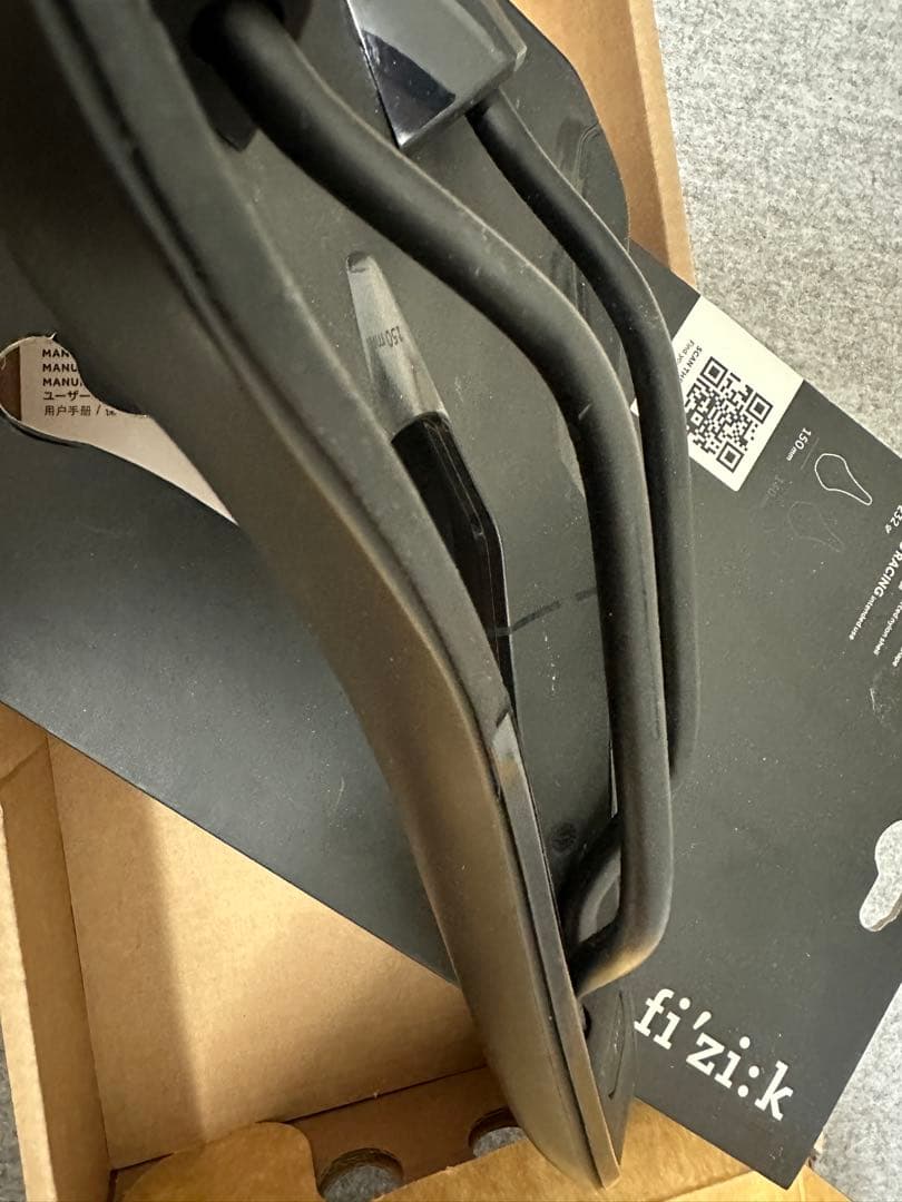 fi'zi:k ARGO vento R5 サドル 150mm