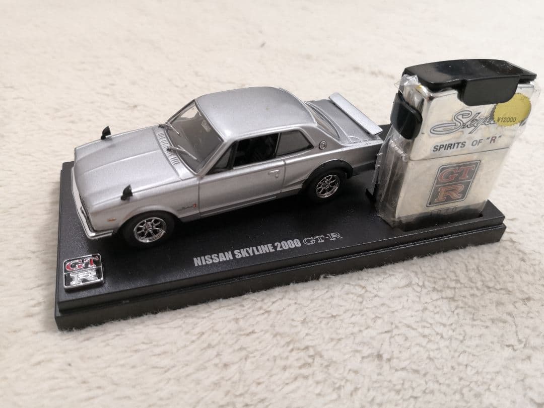 30年以上前のスカイライン2000GTRミニカーとZIPPO