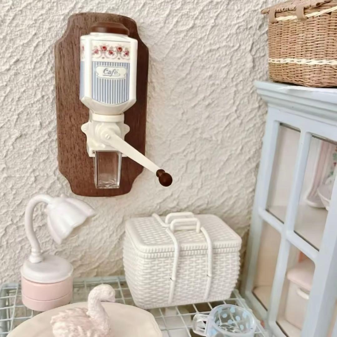 ミニチュア　キッチン雑貨　コーヒーミル　壁掛け　ブルーストライプ　ドールハウス