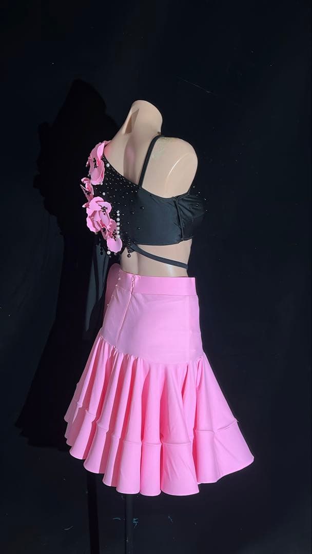 社交ダンス衣装 ピンクと黒 フラワー装飾