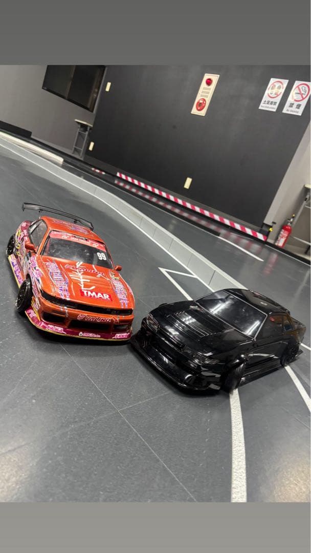 ドリフトカー 1/10 オレンジ/ブラック リモコン付き