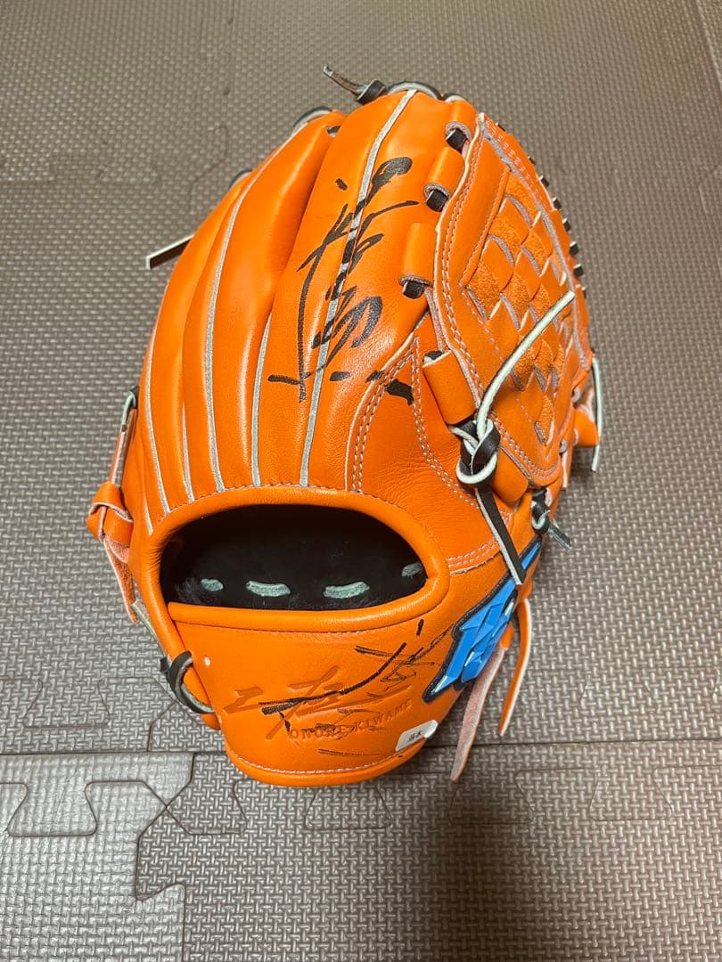 張本勲さんの直筆サイングローブ